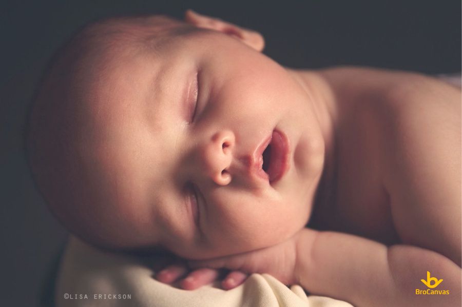 Hình bé sơ sinh nằm ngủ