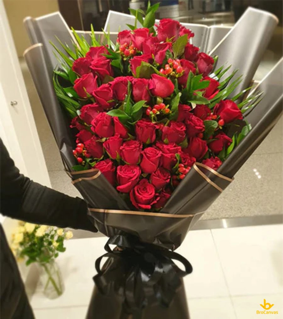 Bó hoa hồng nhung đỏ rực rỡ màu của tình yêu