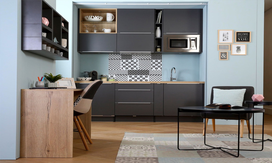 Trang tri không gian bếp nhà ở gia đình bằng tông xanh đen